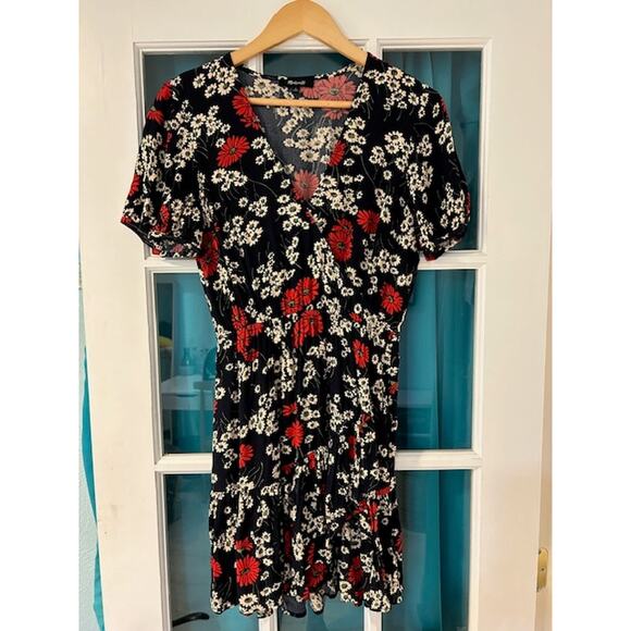 MADEWELL Ruffle-Wrap Dress in Hillside Daisies Navy Floral Size 4 Versatile - Picture 4 of 11